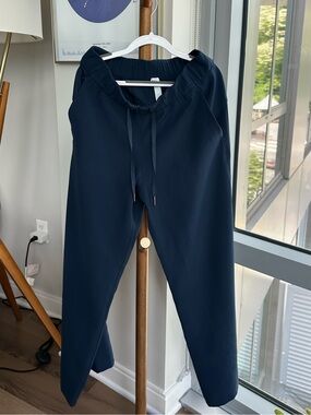 Lululemon On The Fly Wide Leg 7/8 Pant - Navy